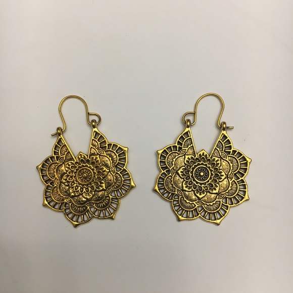 🎁 2/$24 “Claire” Gold Boho Earrings 🎁 - Picture 2 of 6
